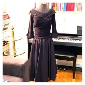 Retro black 3 quarter length scoop collar dress